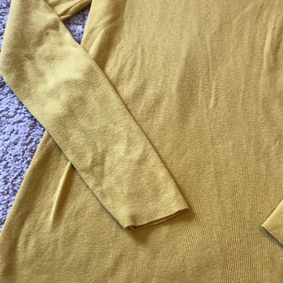 Sweater - Picture 4 of 4